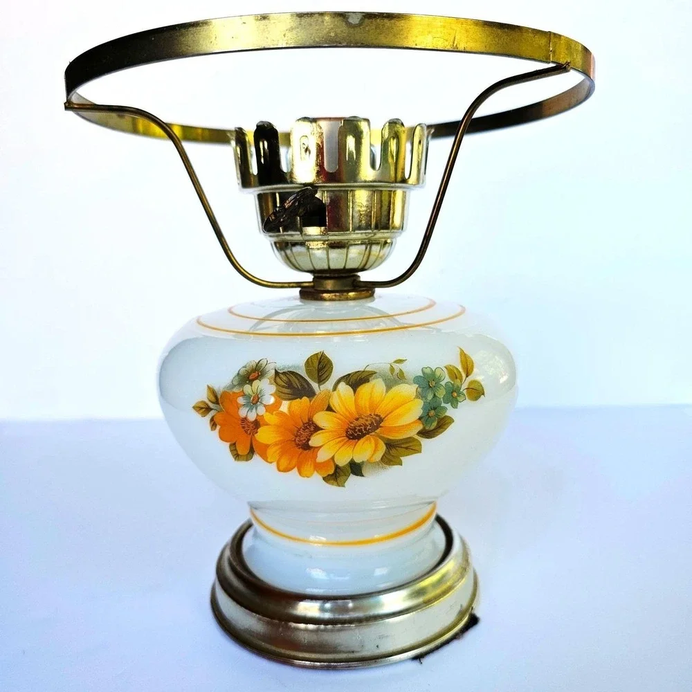 Vintage GWTW Hurricane Parlor Lamp Milk Glass Yellow Daisies Flowers Gold 1560